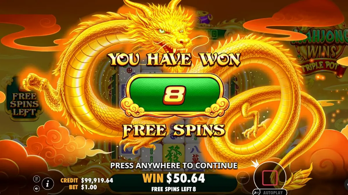 Tampilan visual slot Mahjong Wins Triple Pot dengan latar belakang medan perang dan ubin Mahjong.